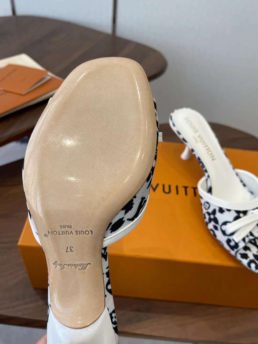 Босоножки Женские Louis Vuitton 12240233