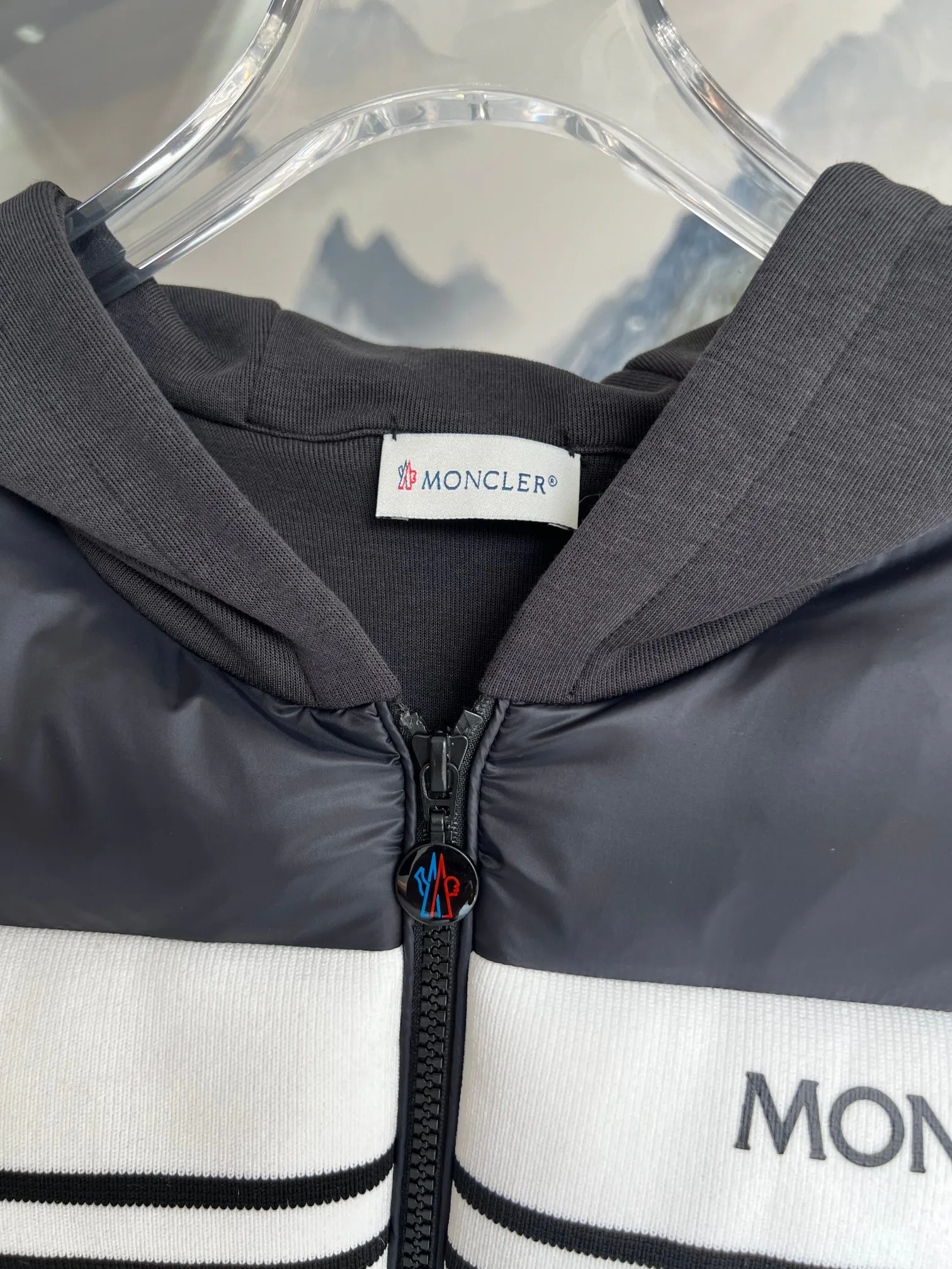 Куртки И Пуховики Женские Moncler 19004536