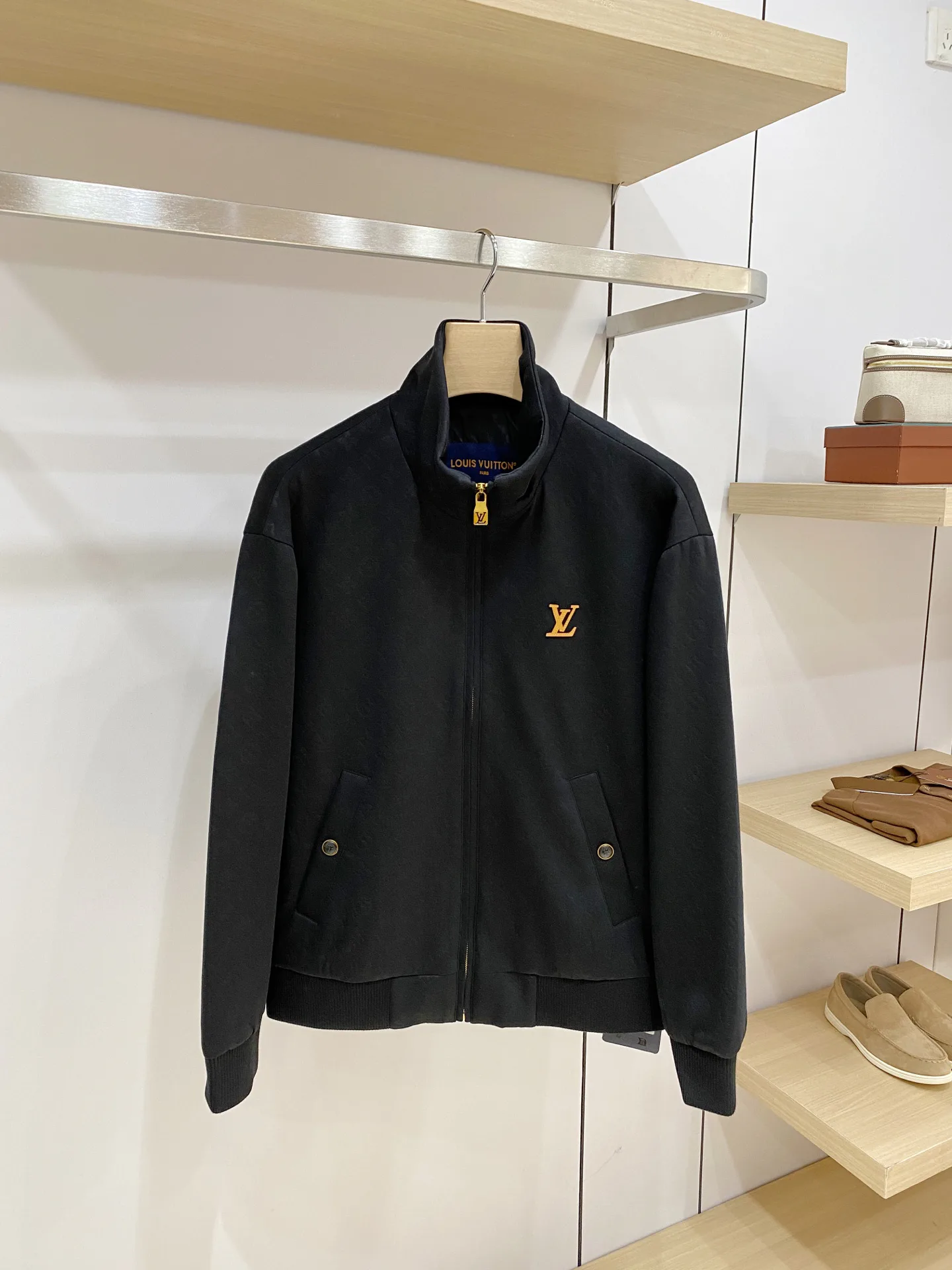 Куртки И Пуховики Женские Louis Vuitton 18178226