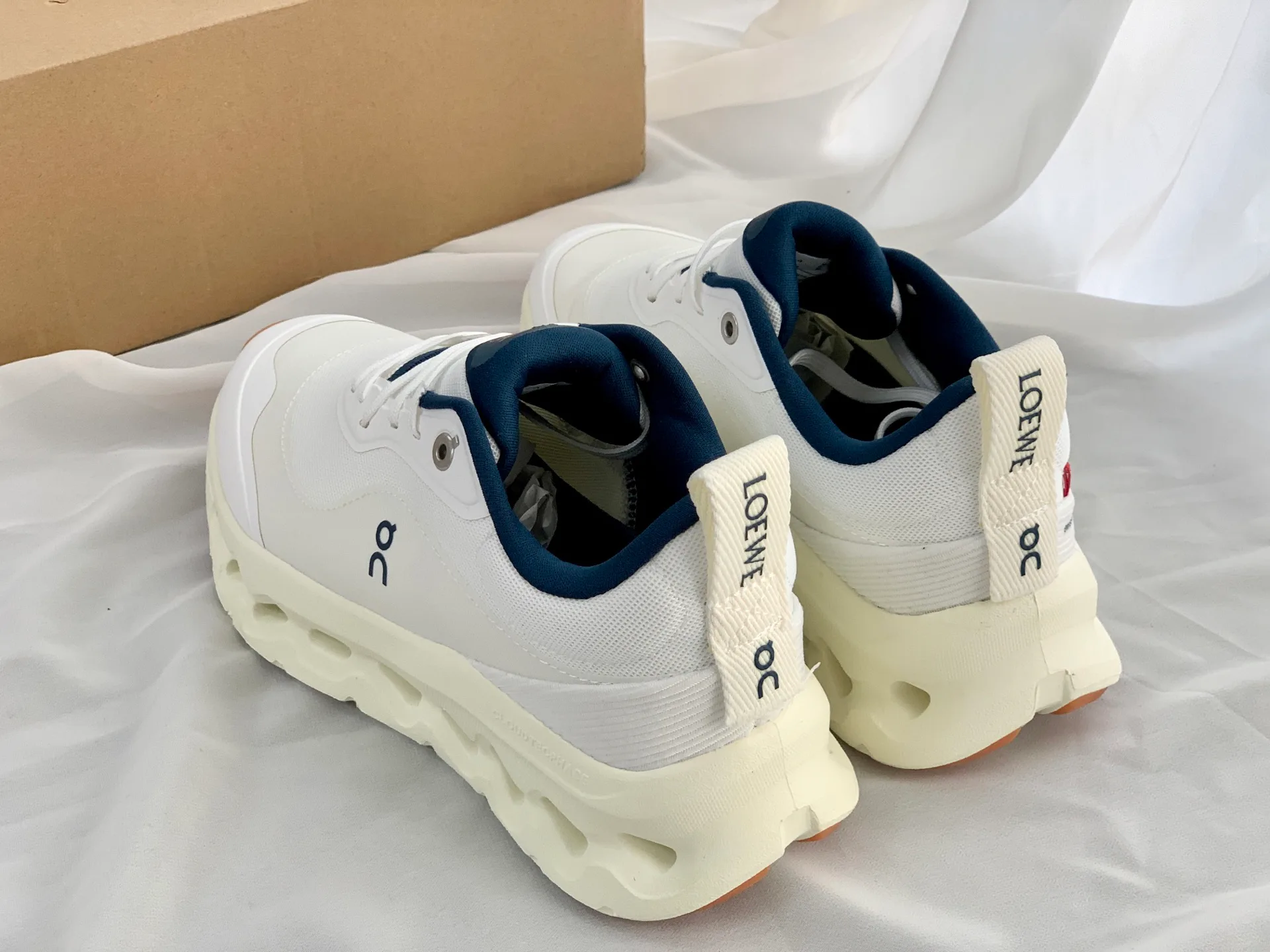 Кроссовки Женские Loewe 112852