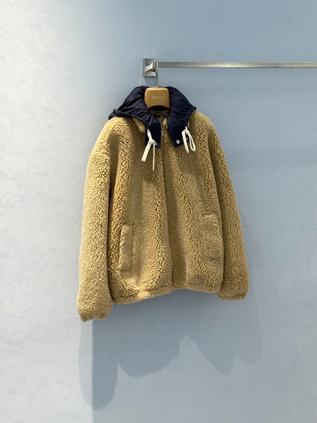 Куртки И Пуховики Женские Miu Miu 18826629