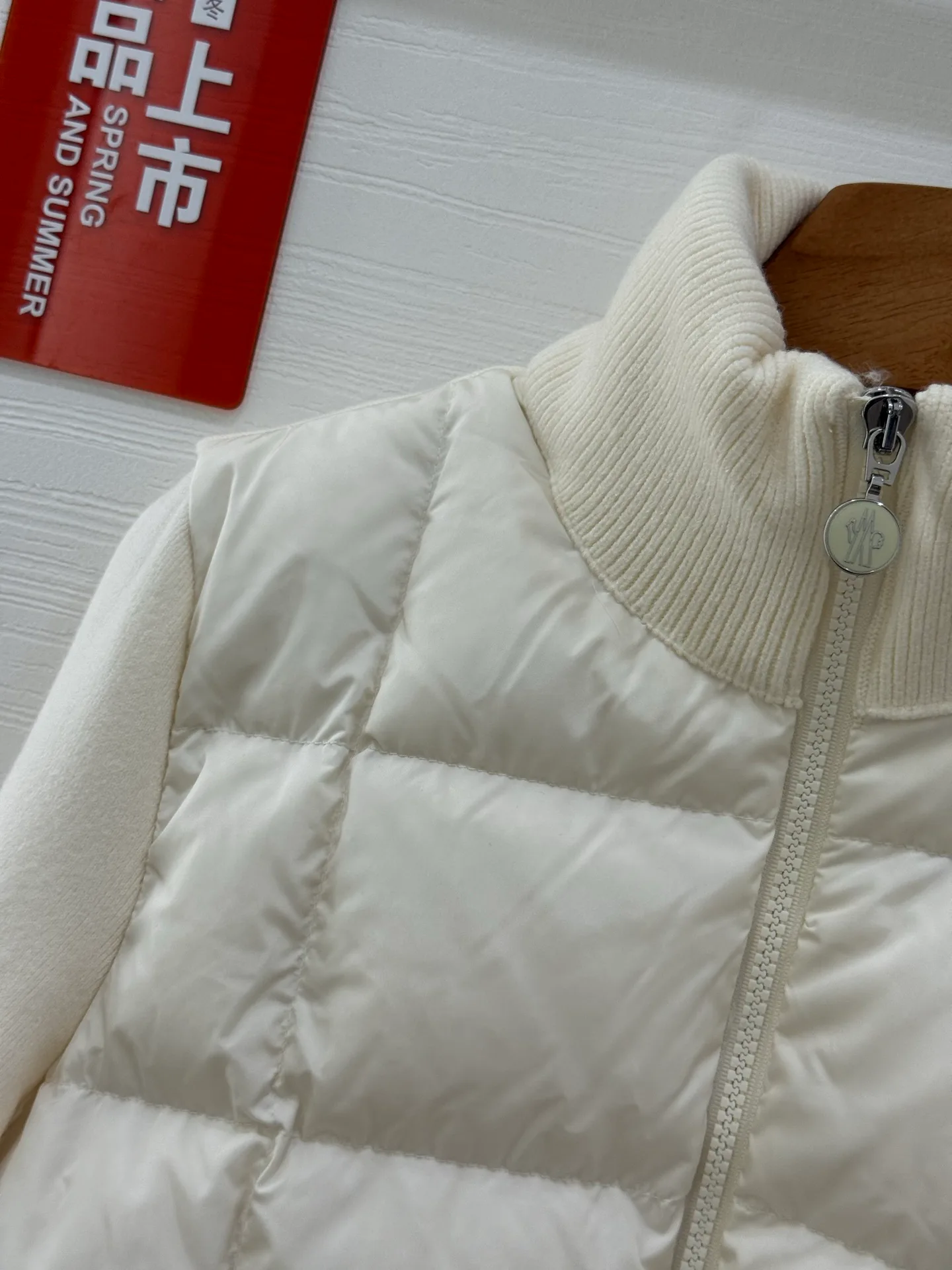 Куртки И Пуховики Женские Moncler 18825208