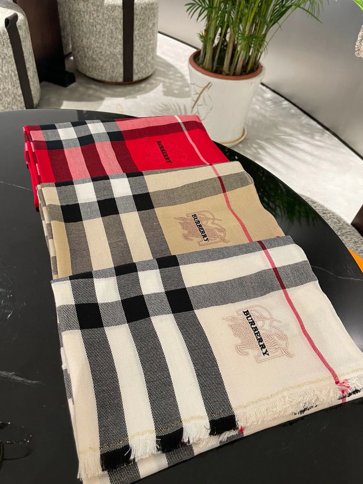 Шарфы Burberry 832125