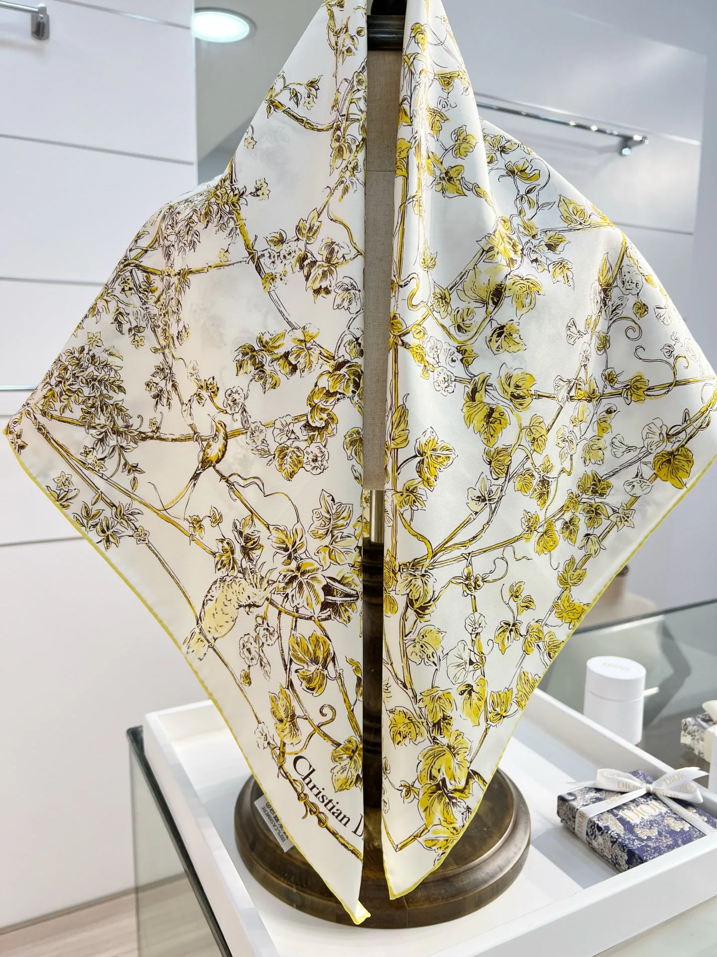 Платки Christian Dior 12763096