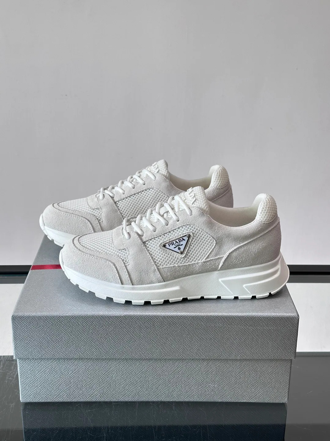 Кроссовки Женские Prada 18102649