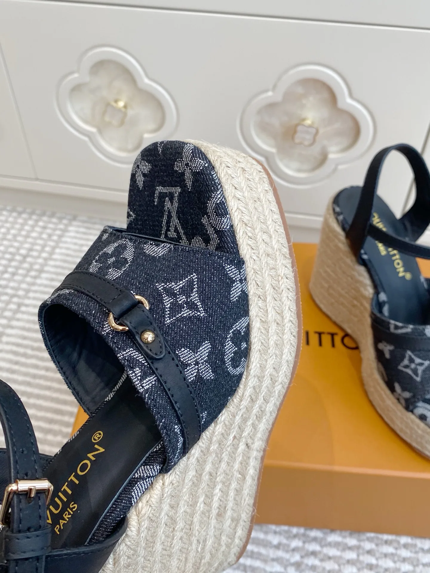 Босоножки Женские Louis Vuitton 12779850