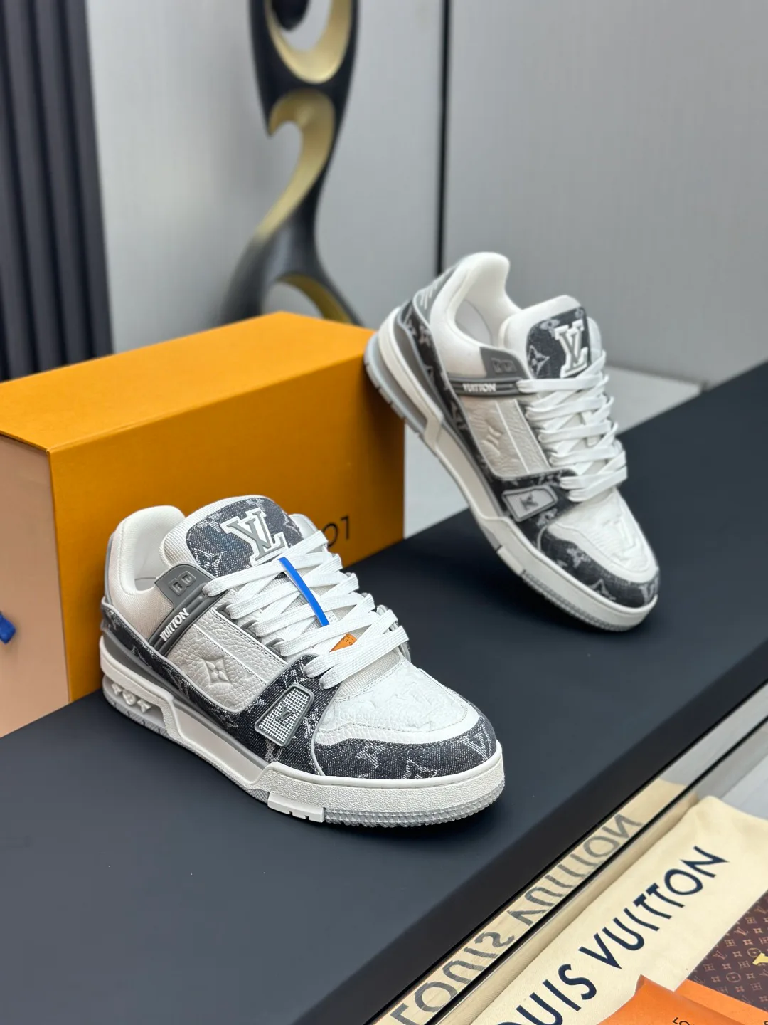 Кроссовки Женские Louis Vuitton 9581143
