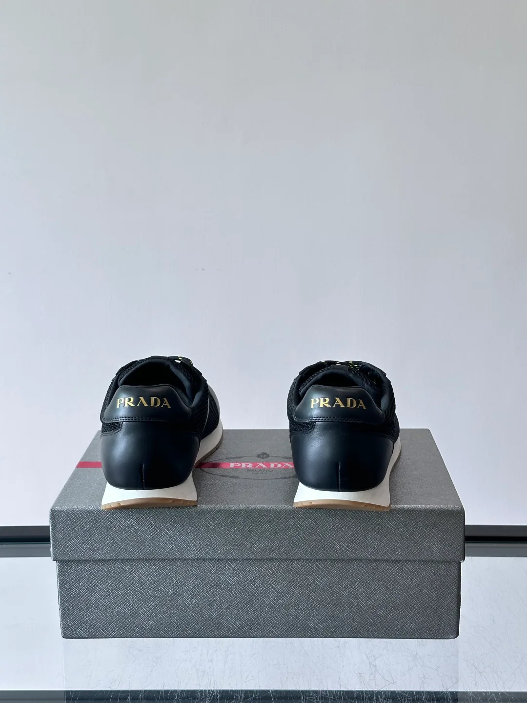 Кроссовки Женские Prada 17349518