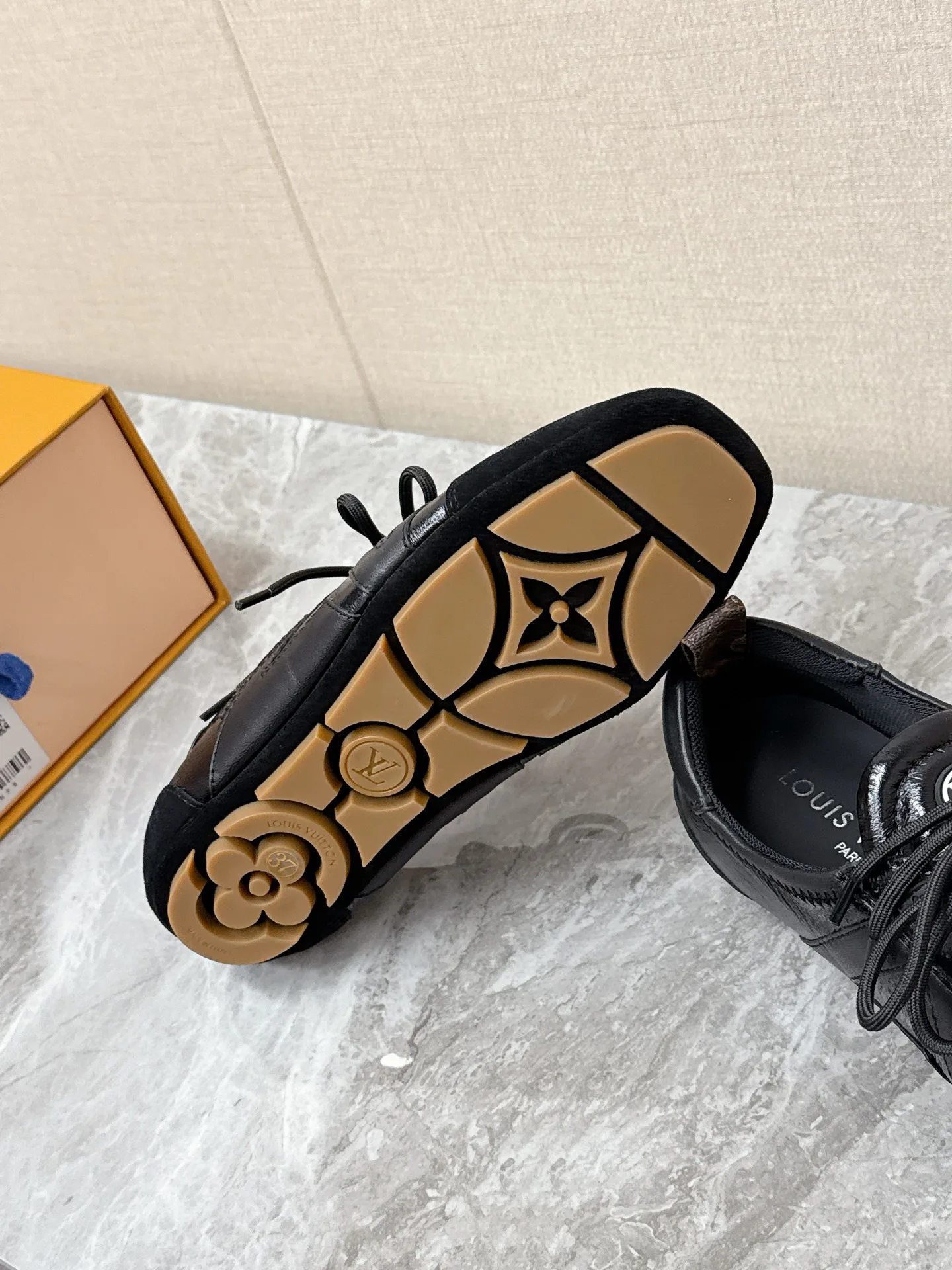 Кроссовки Женские Louis Vuitton 2625300