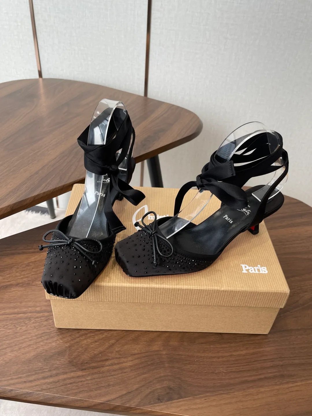 Босоножки Женские Christian Louboutin 11966292