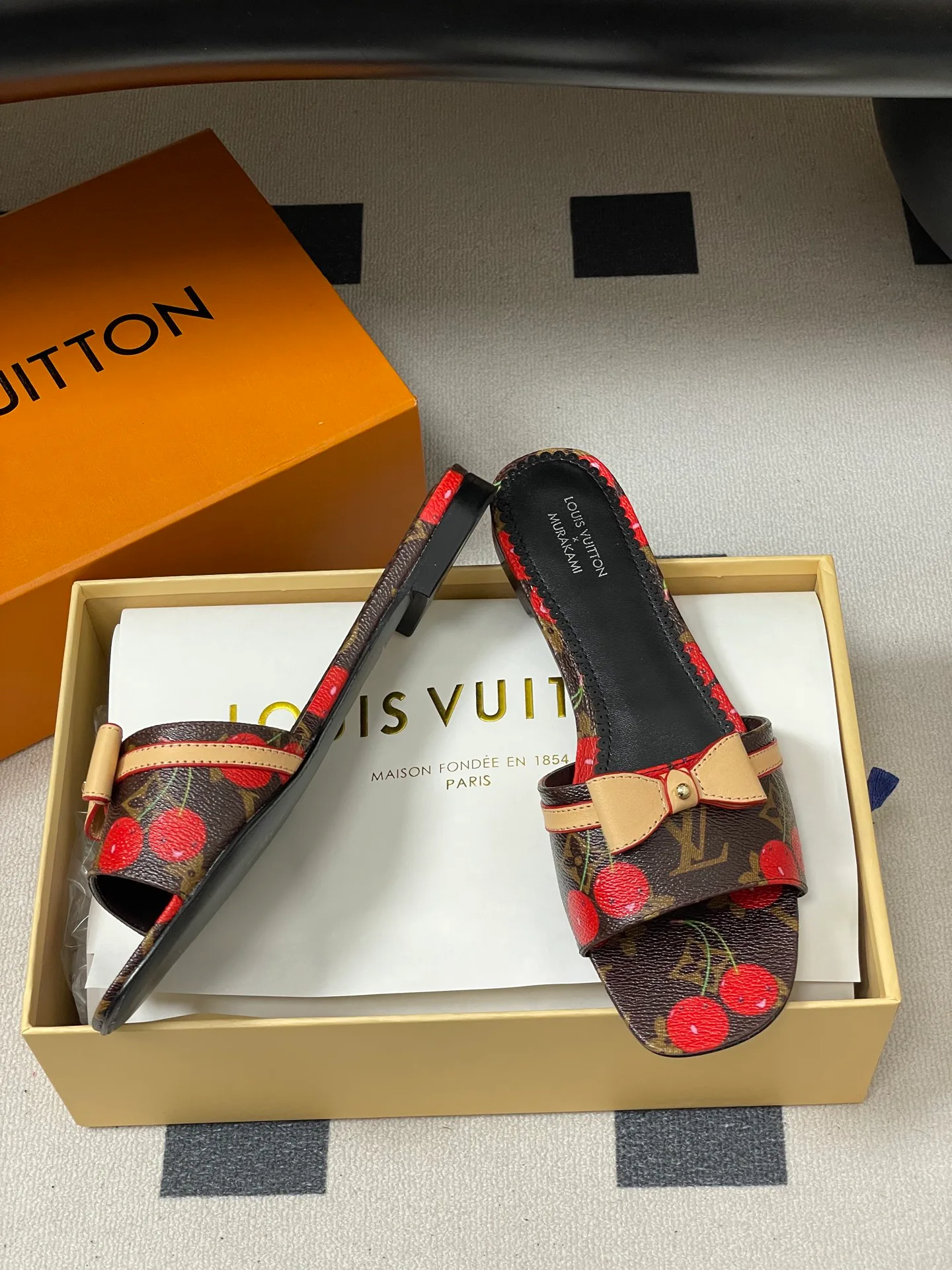 Шлепанцы Женские Louis Vuitton 3361685