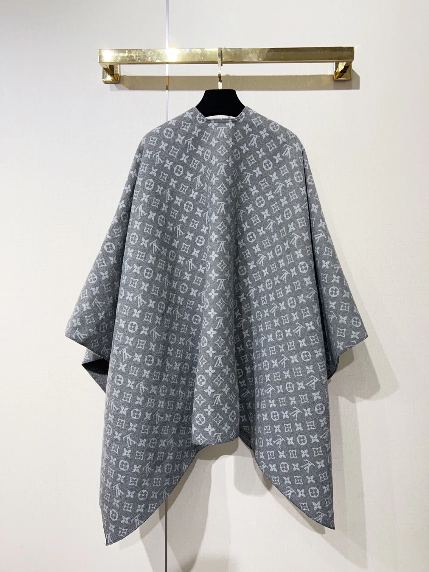 Пальто Женские Louis Vuitton 18413326
