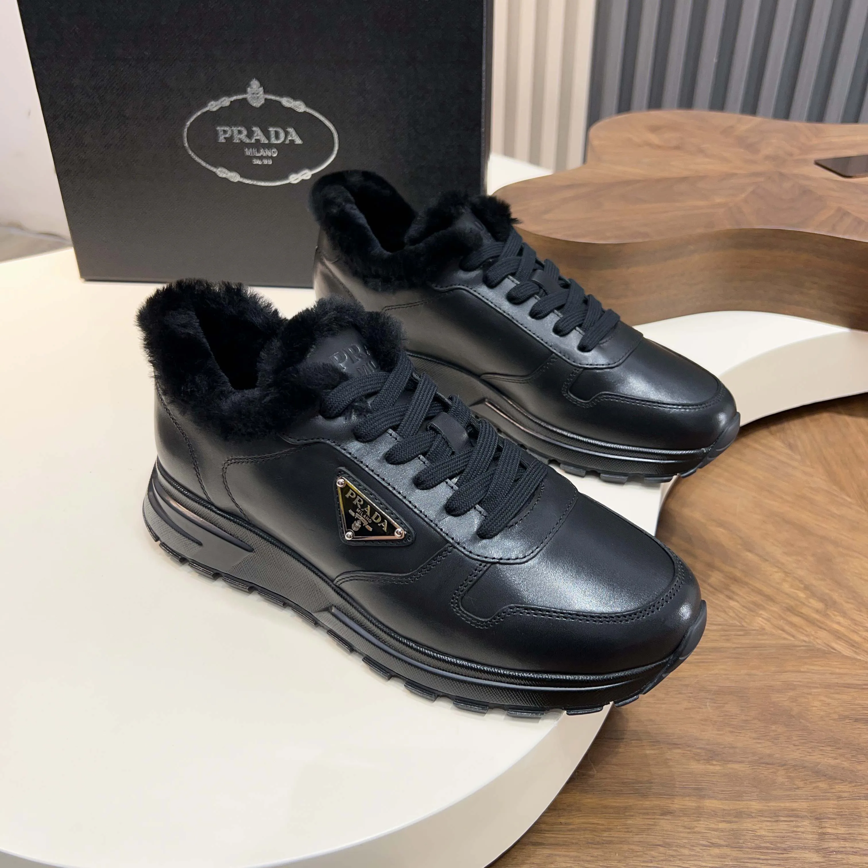 Кроссовки Женские Prada 554570