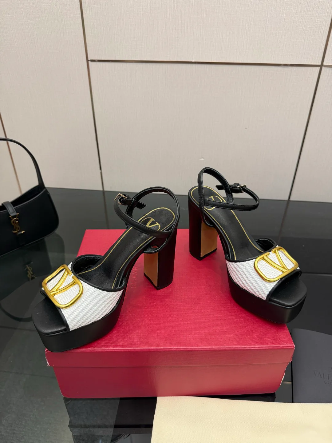 Босоножки Женские Valentino 13241317