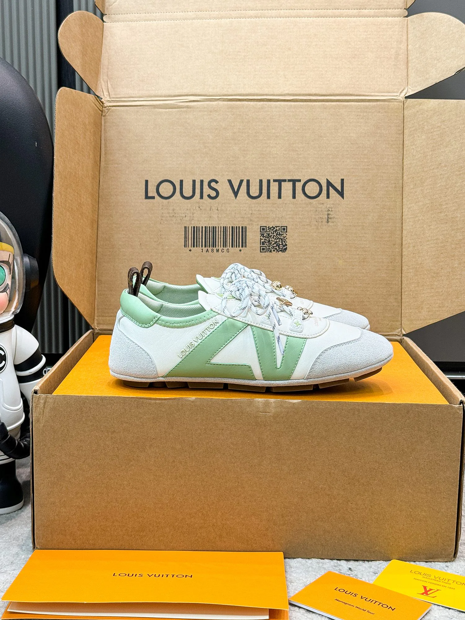 Кроссовки Женские Louis Vuitton 19043346