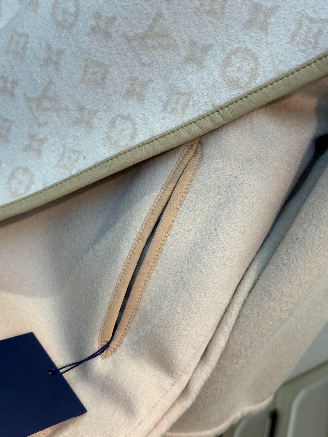 Пальто Женские Louis Vuitton 19358149