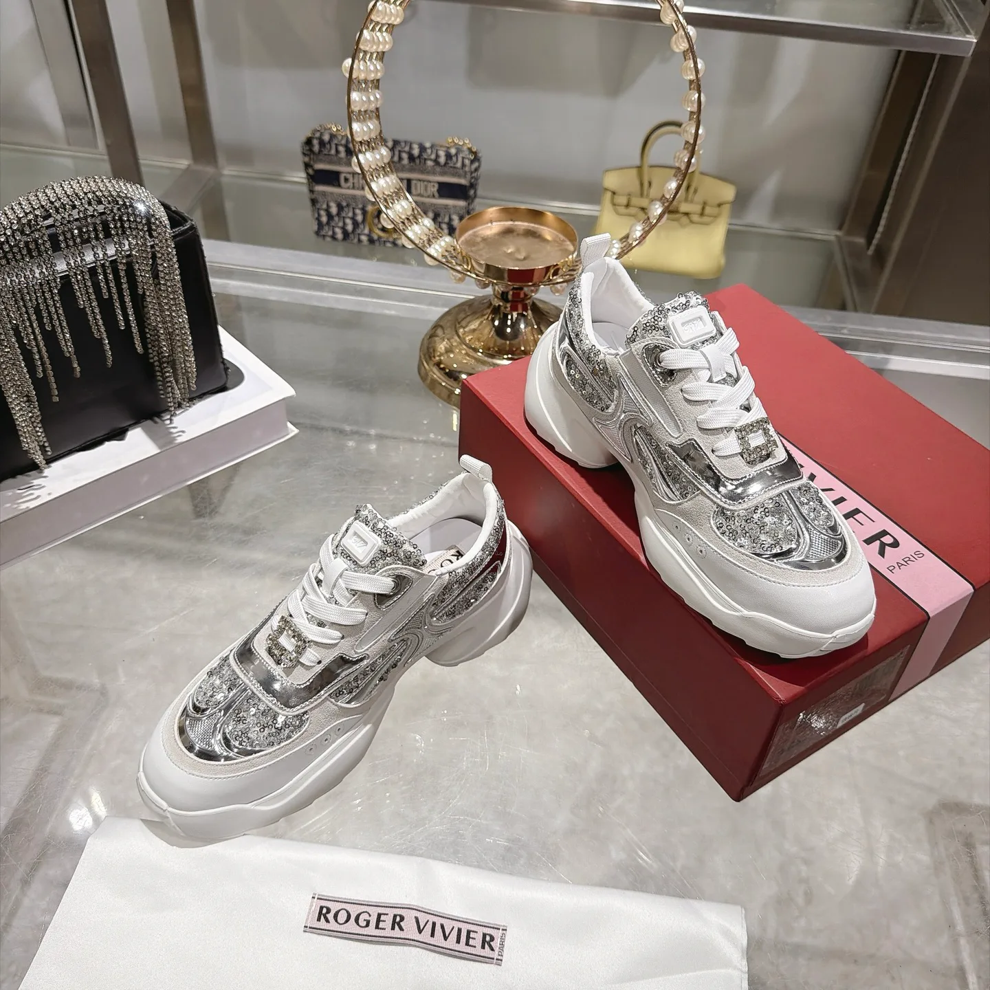 Кроссовки Женские Roger Vivier 18366856