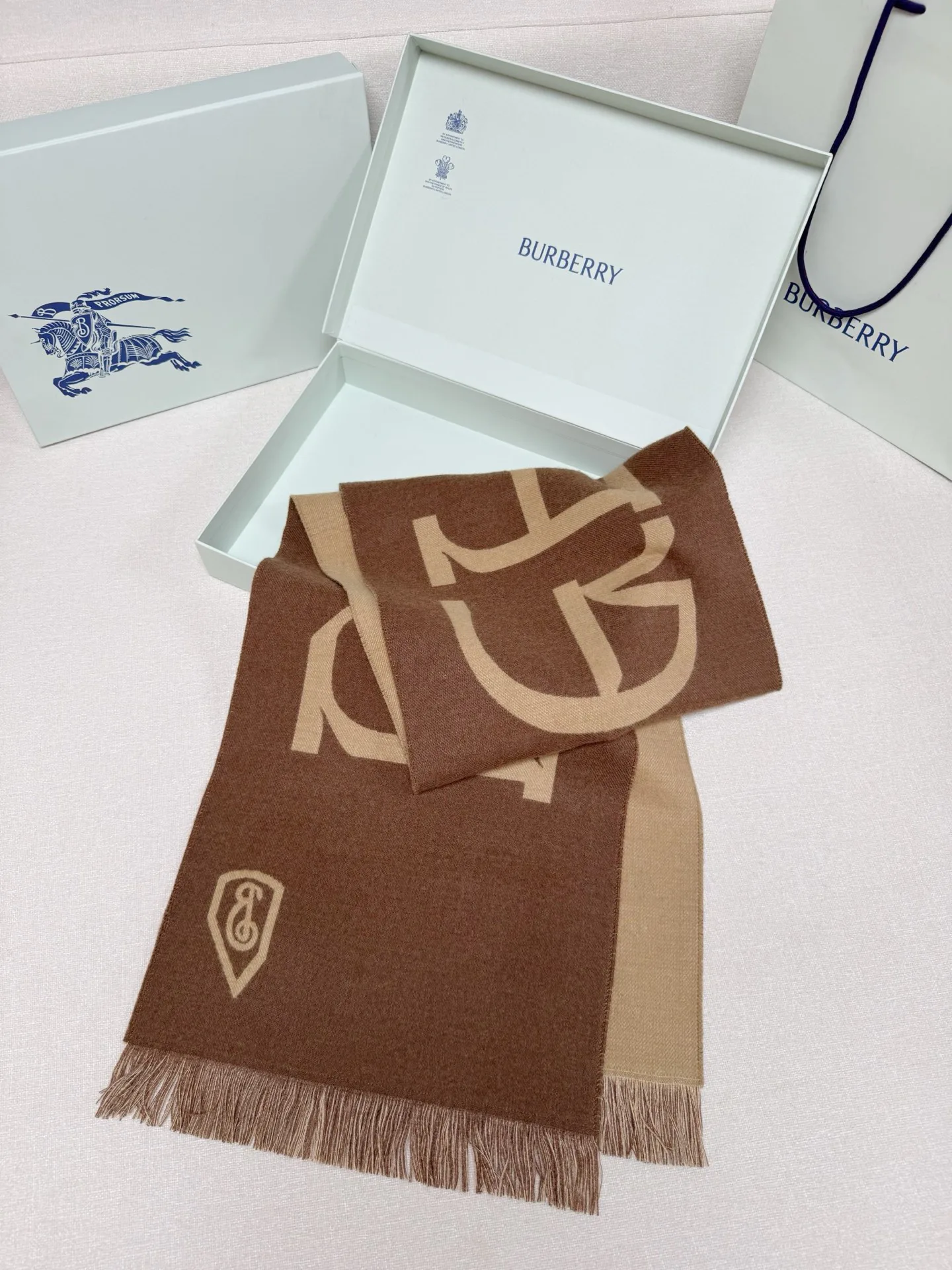 Шарфы Burberry 848593