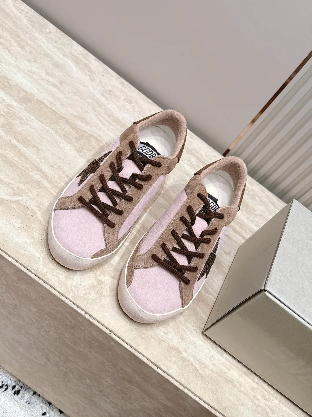 Кроссовки Женские Golden Goose 17963442
