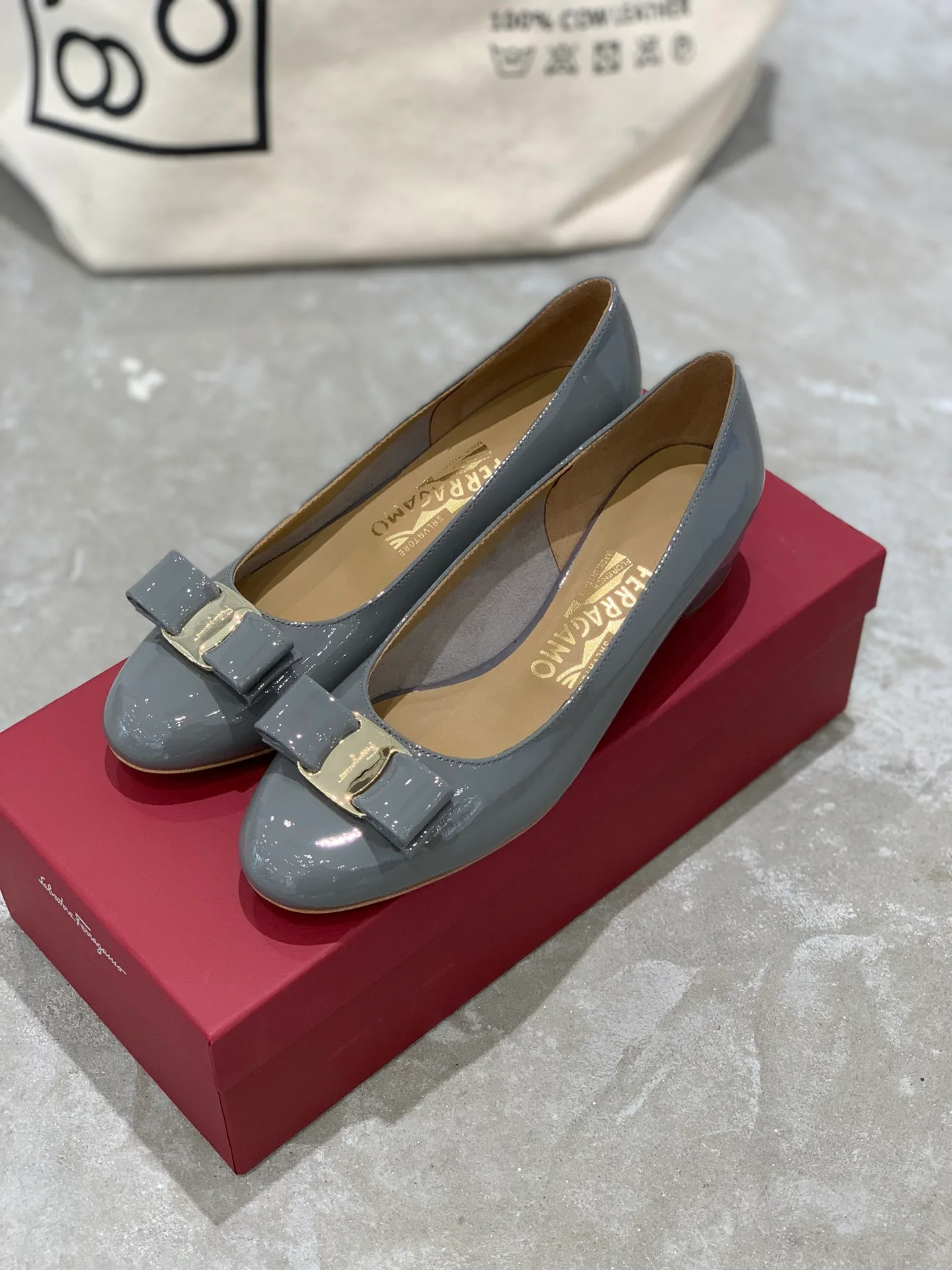 Туфли Женские Salvatore Ferragamo 18340713
