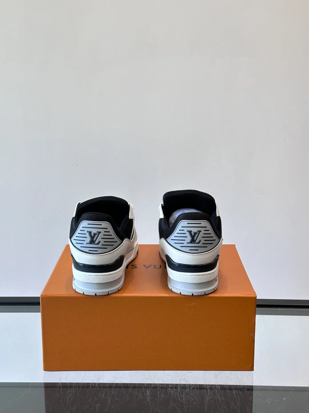 Кроссовки Женские Louis Vuitton 840341