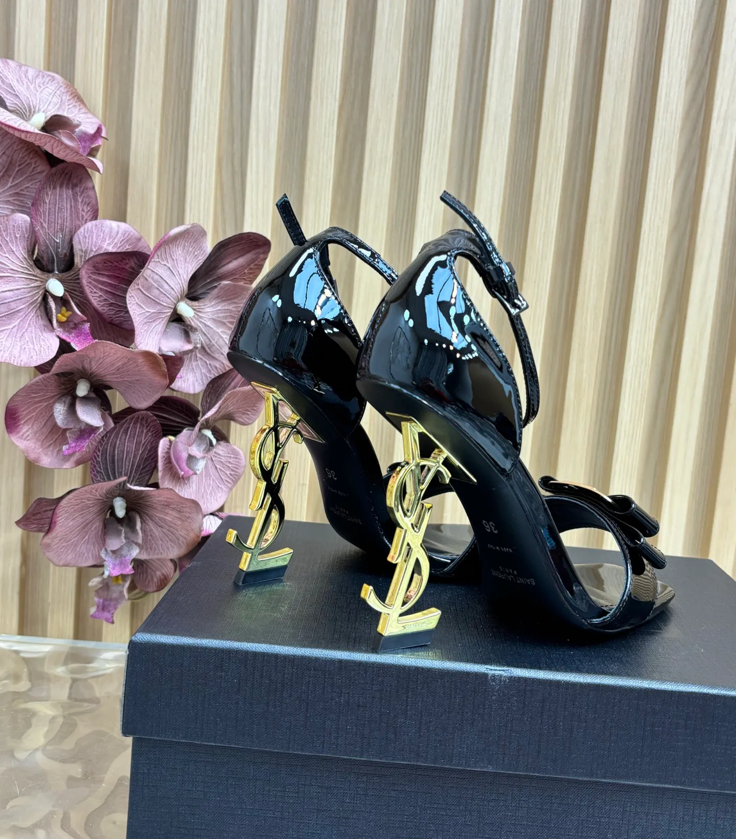Босоножки Женские Saint Laurent 11490747