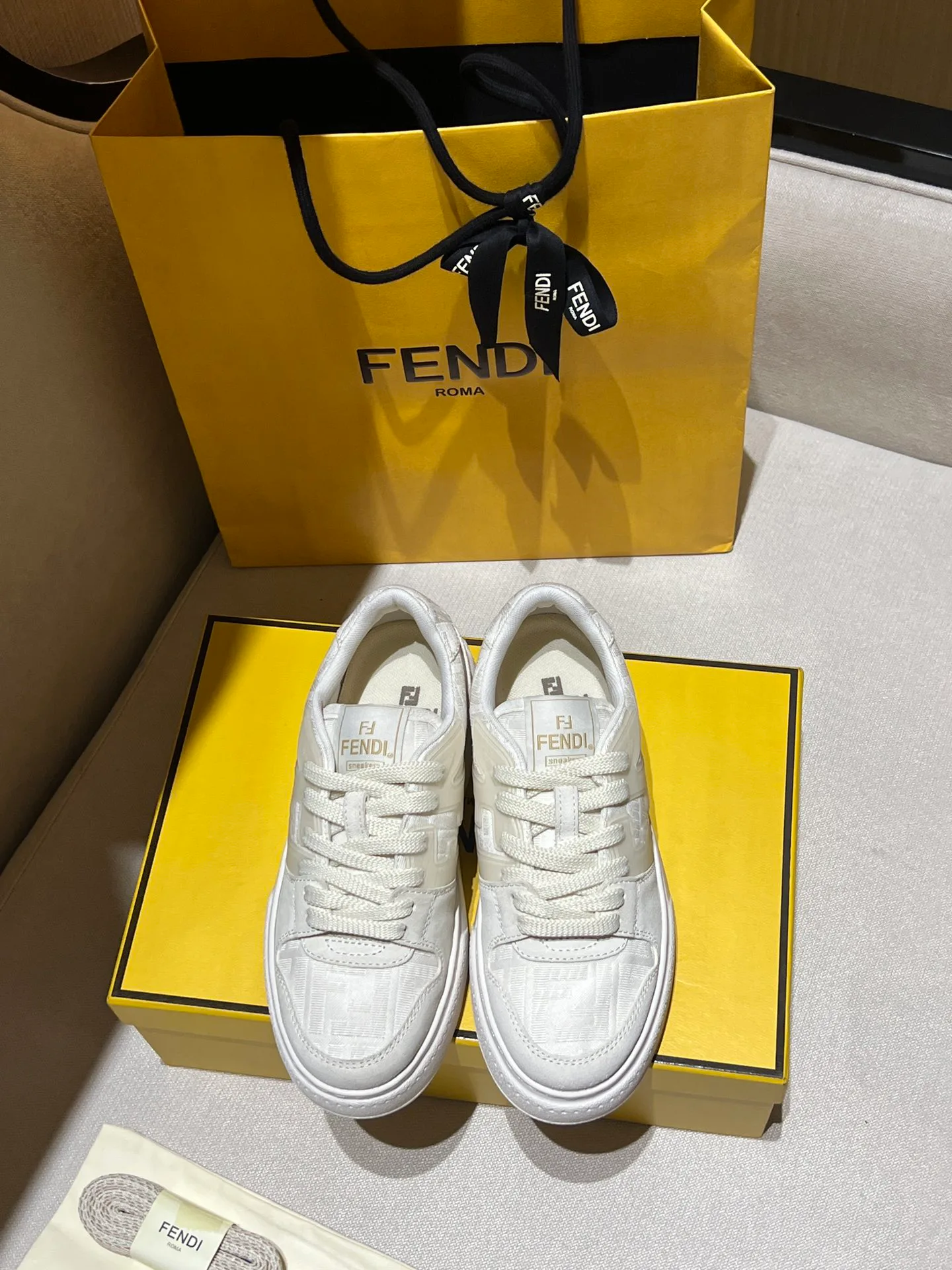 Кроссовки Женские Fendi 11275793