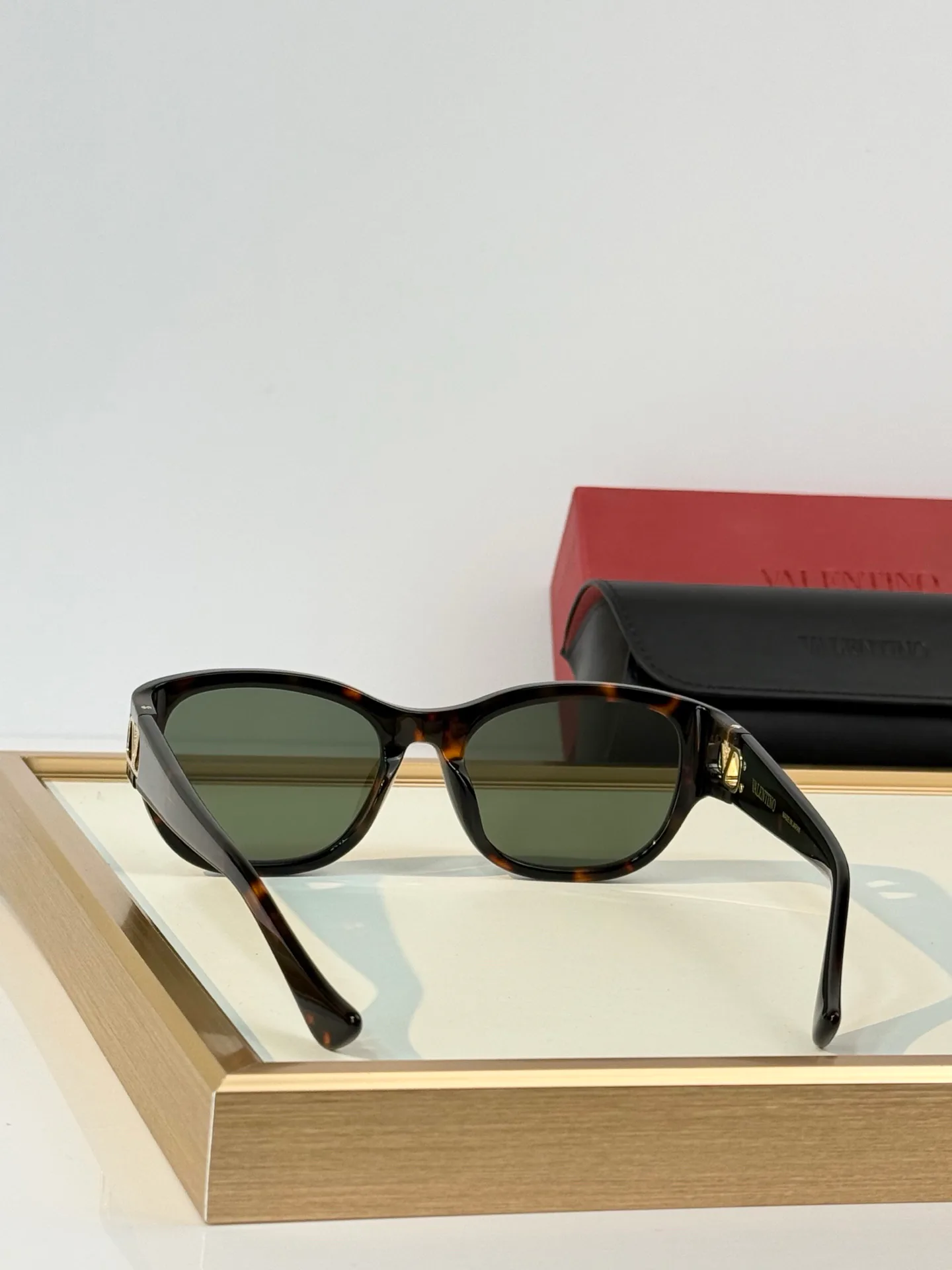 Очки Valentino 18350402