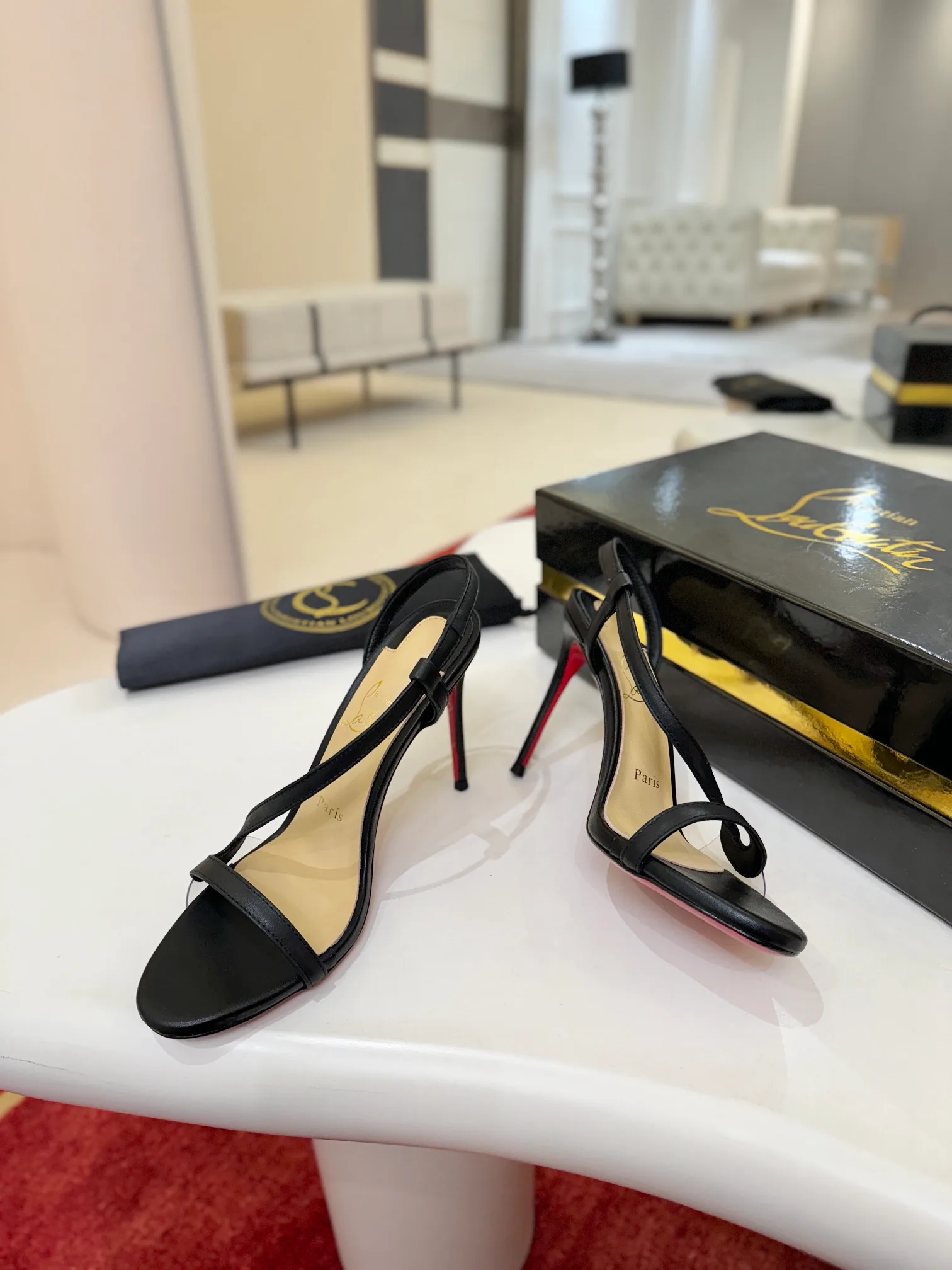 Босоножки Женские Christian Louboutin 14280371