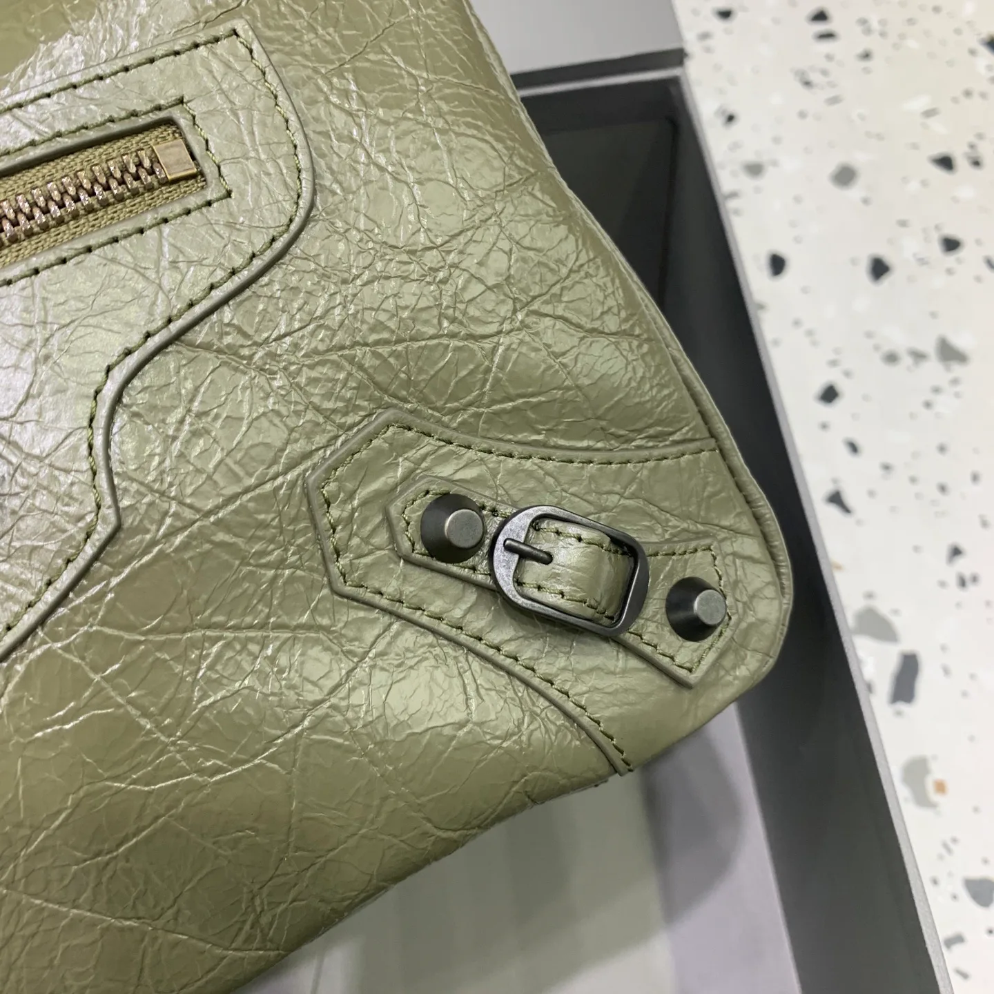 Сумки На Ремне Женские Balenciaga 13427253