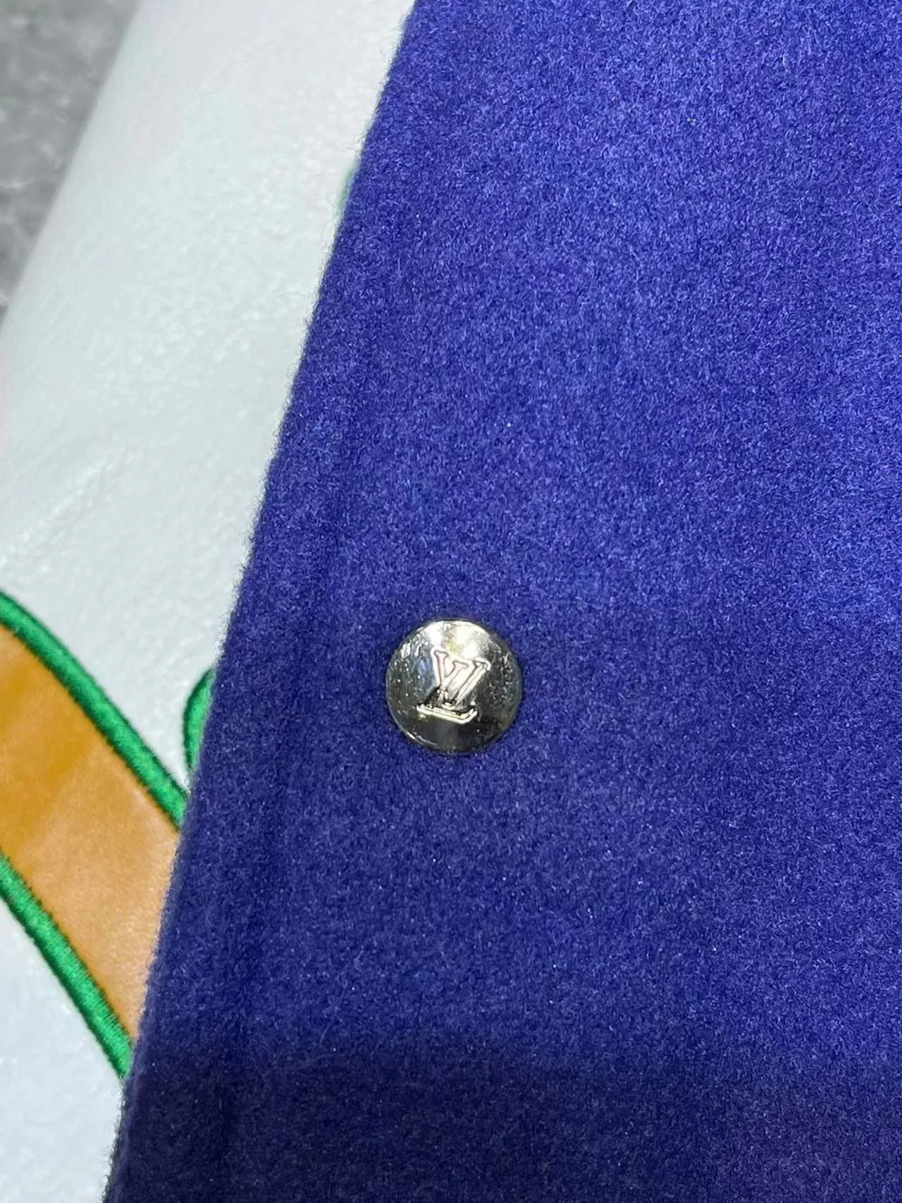 Куртки И Пуховики Женские Louis Vuitton 12842375
