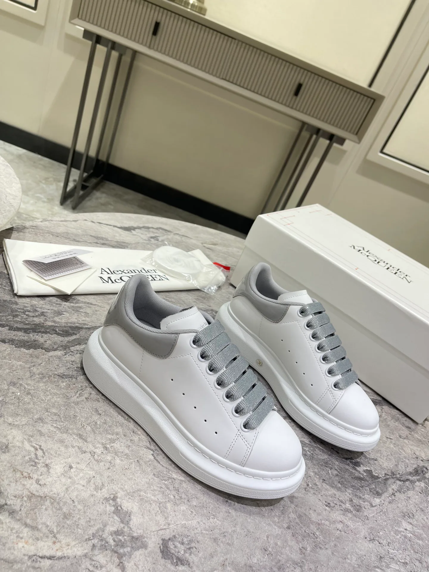 Кроссовки Женские Alexander Mcqueen 13287236