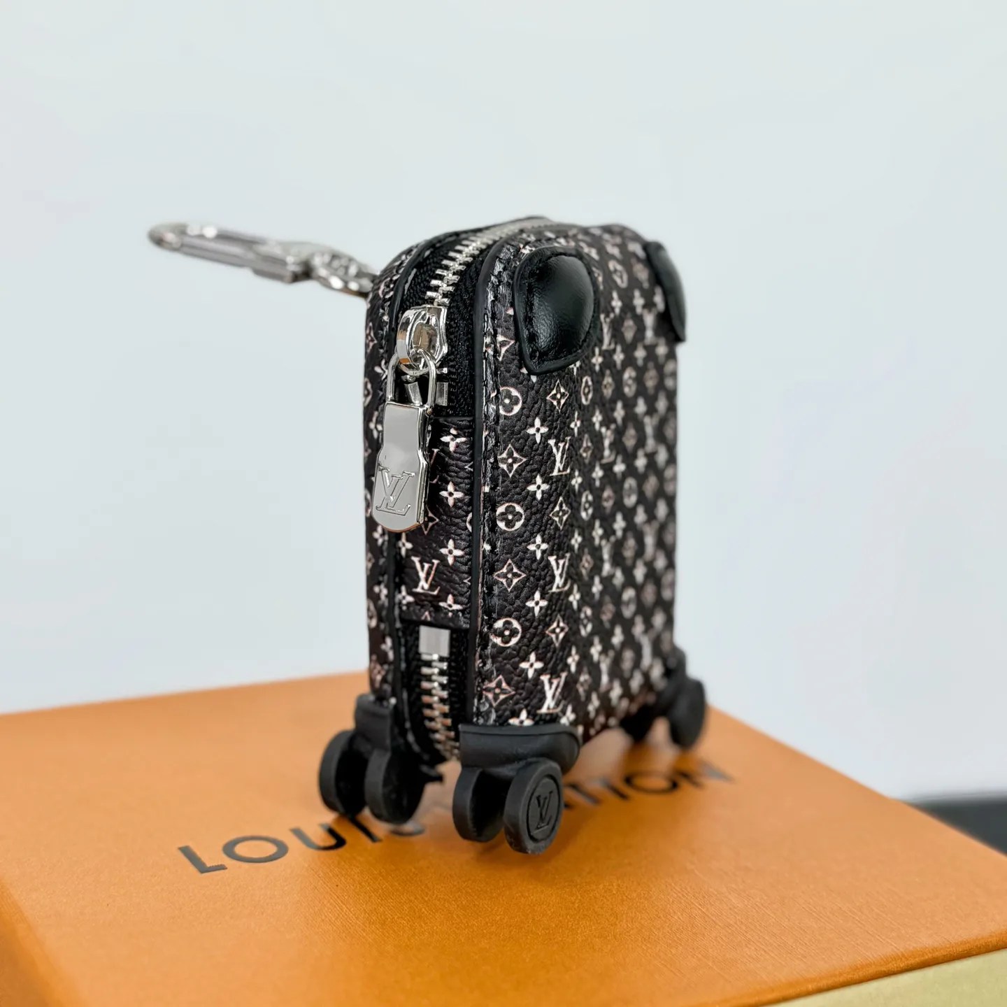 Клатчи Женские Louis Vuitton 5647567