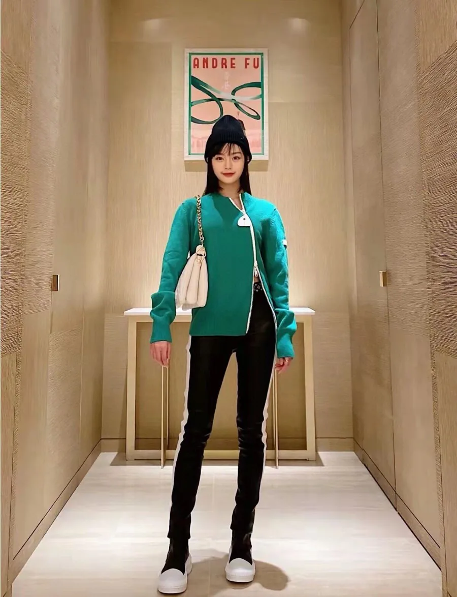 Брюки Женские Louis Vuitton 18902228