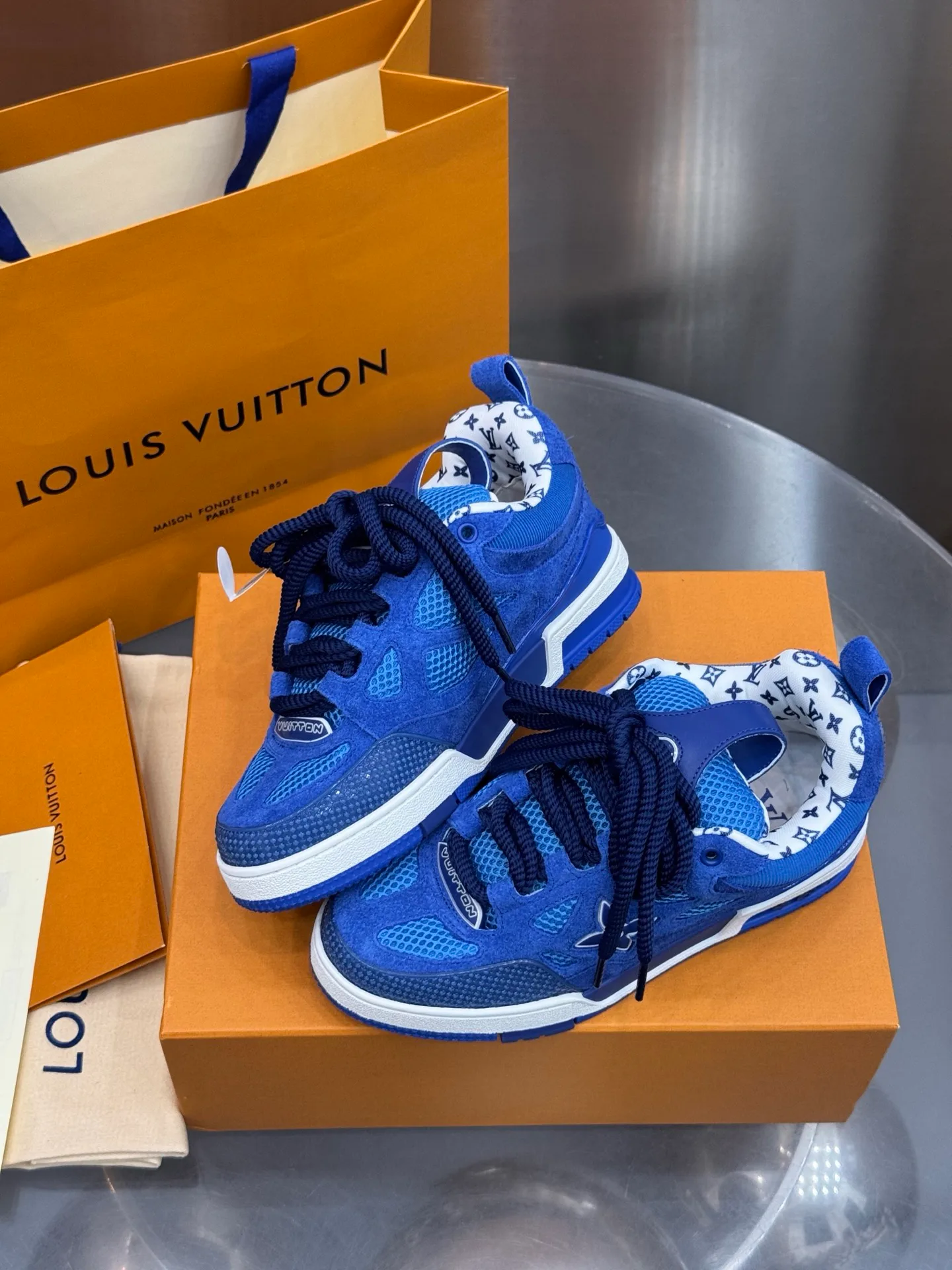 Кроссовки Мужские Louis Vuitton 19073411