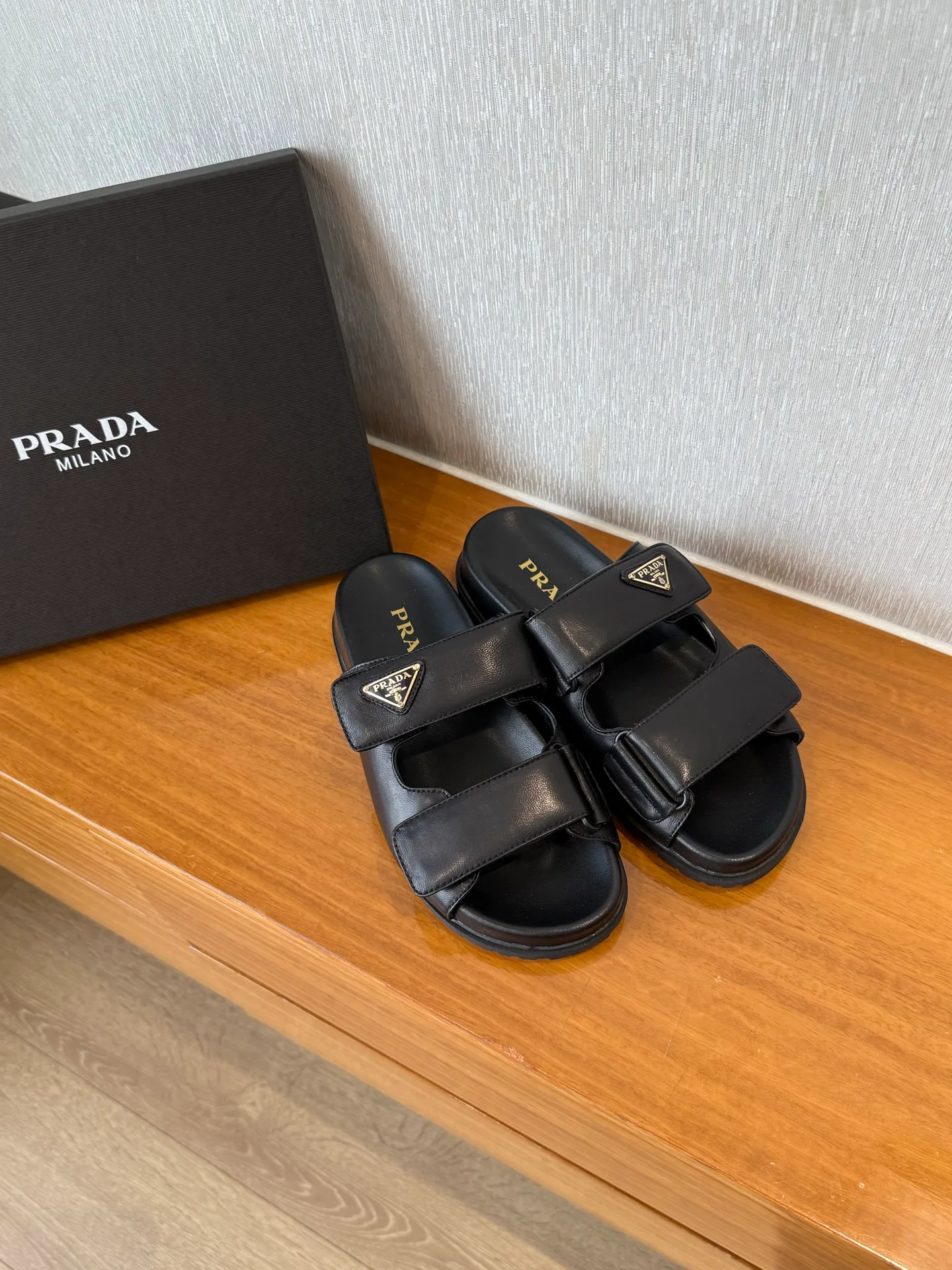 Шлепанцы Женские Prada 21702