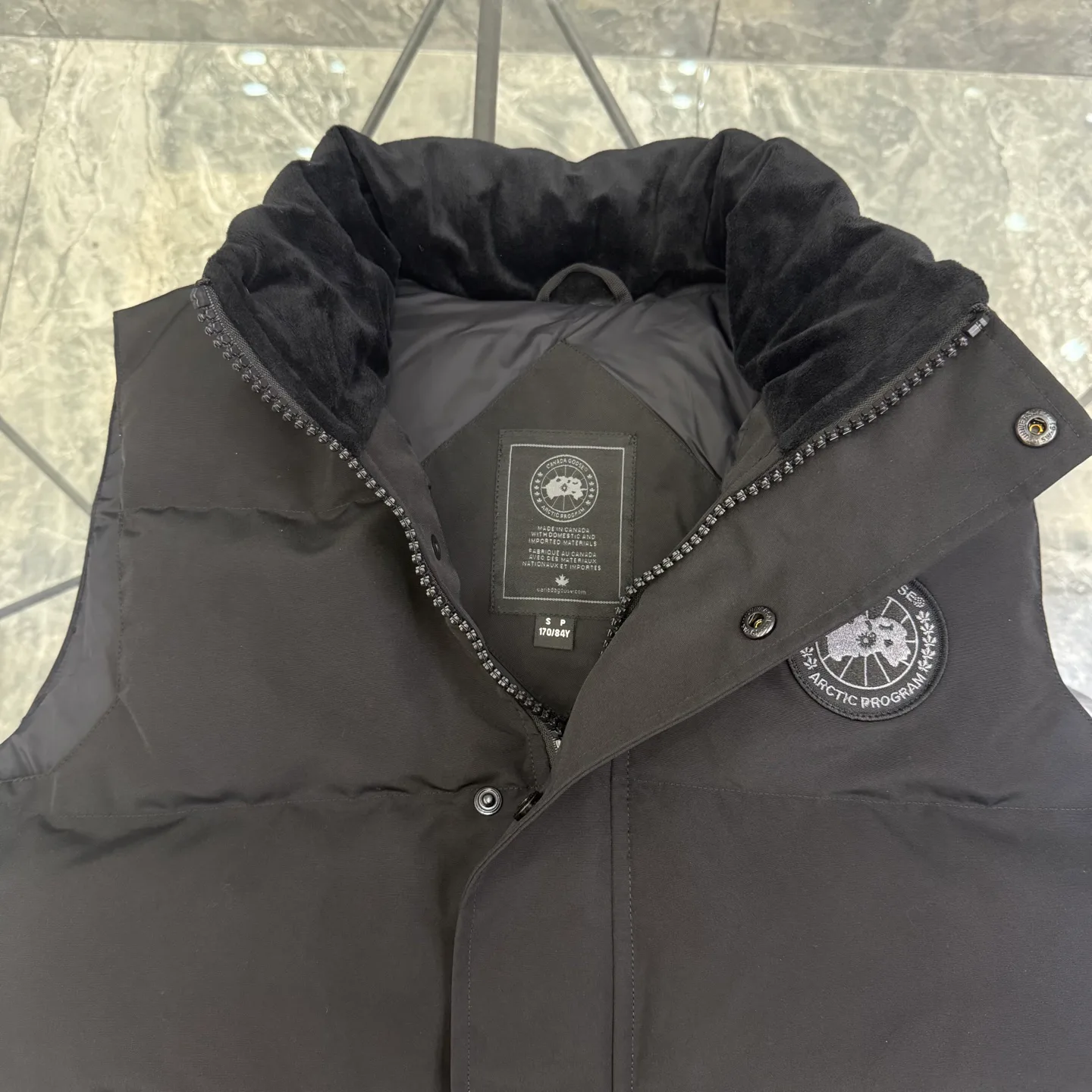 Жилеты Женские Canada Goose 17949424