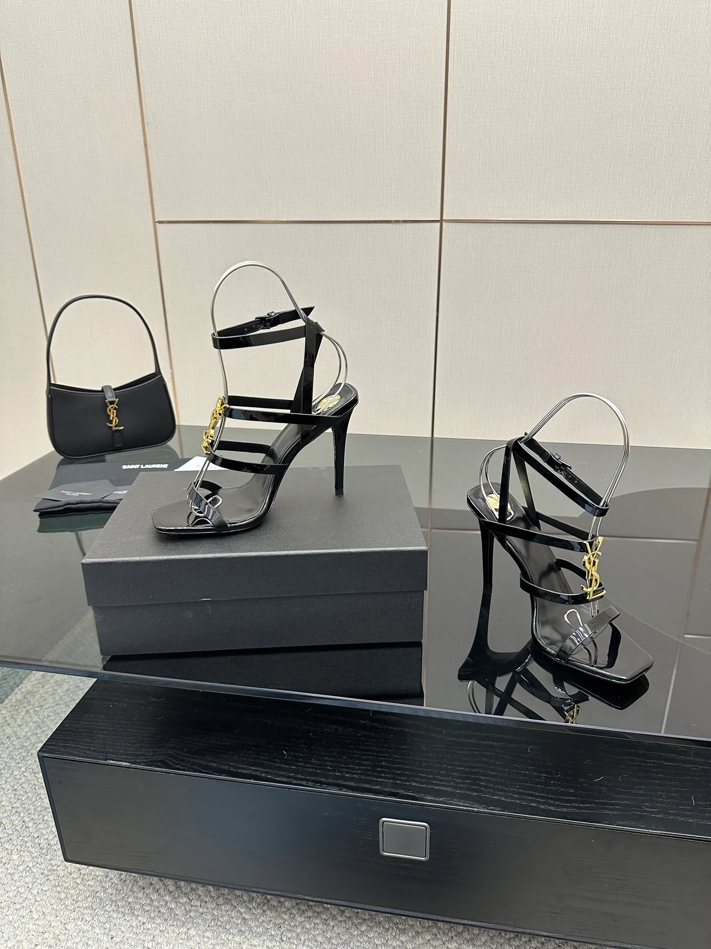 Босоножки Женские Saint Laurent 13164403