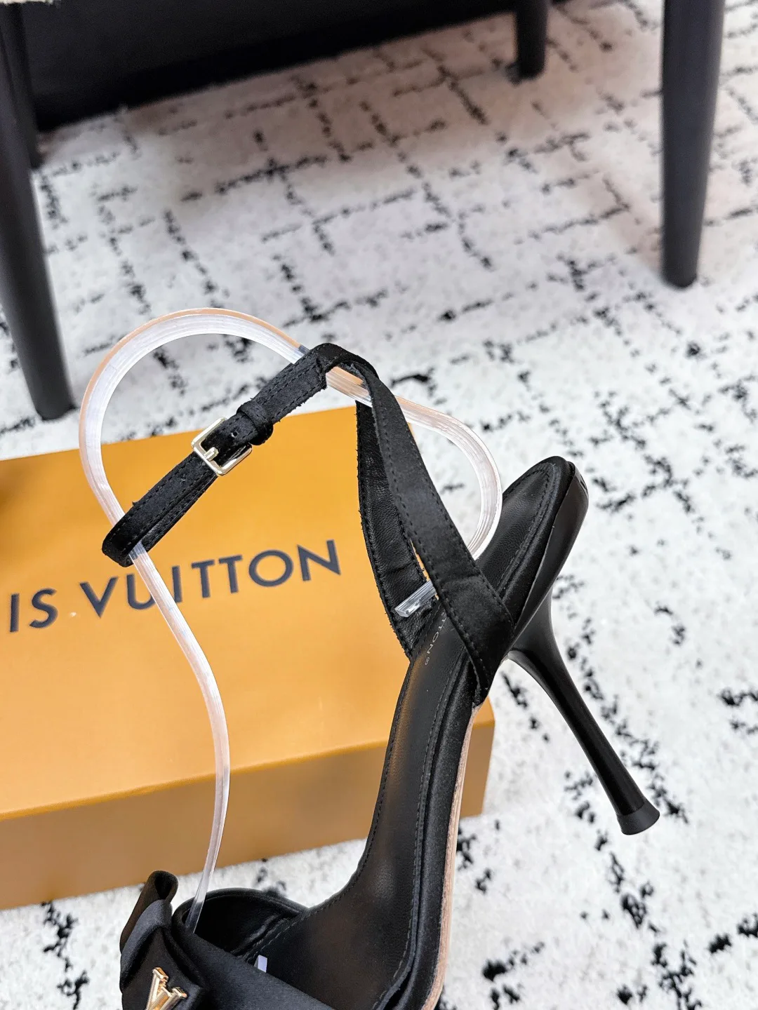 Босоножки Женские Louis Vuitton 13070813