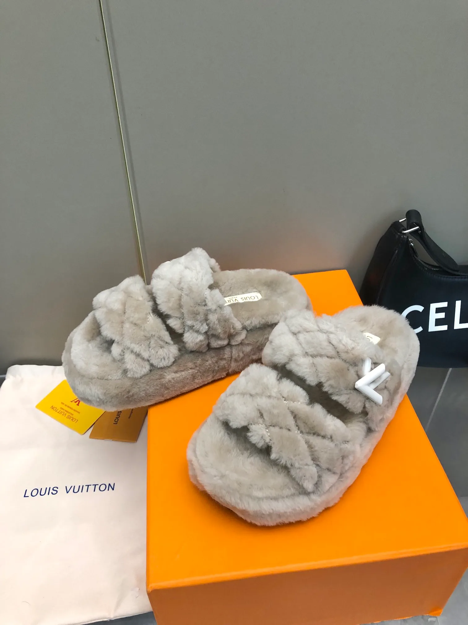 Тапочки Женские Louis Vuitton 914376