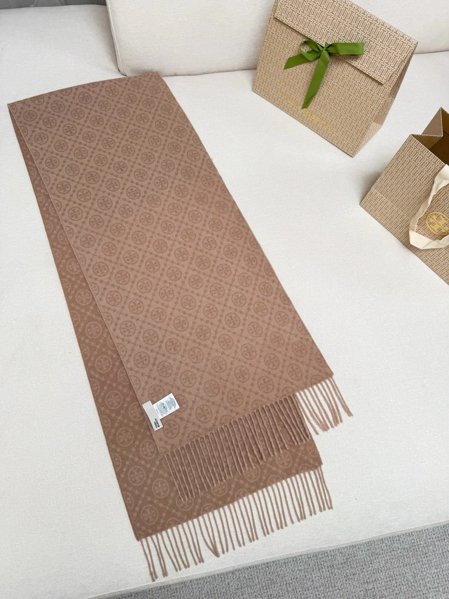 Шарфы Tory Burch 17992000