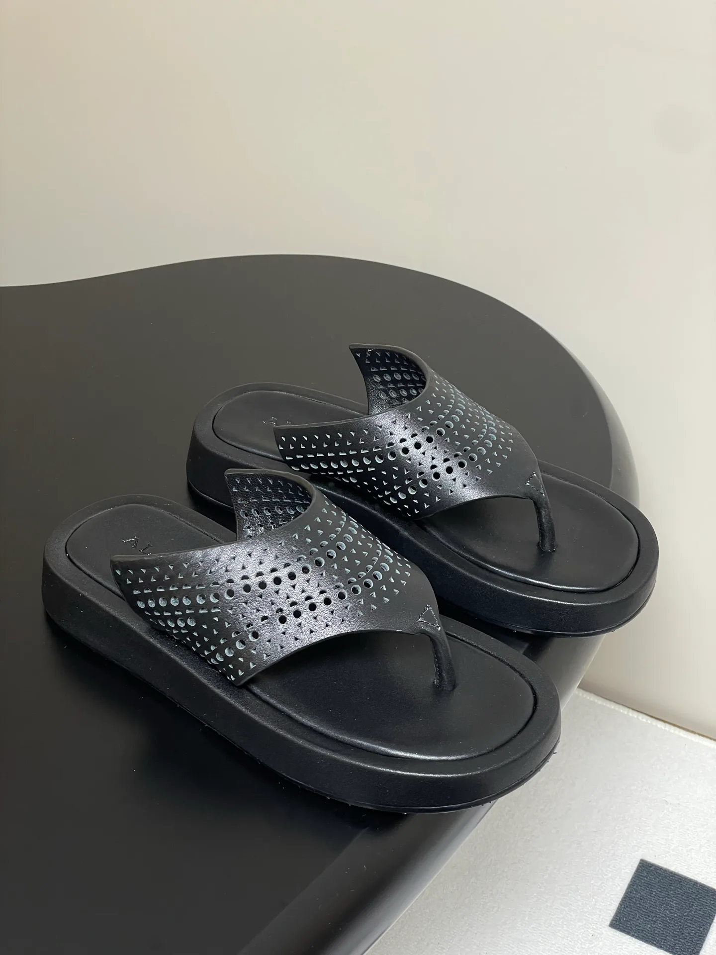 Шлепанцы Женские Alaia 22785