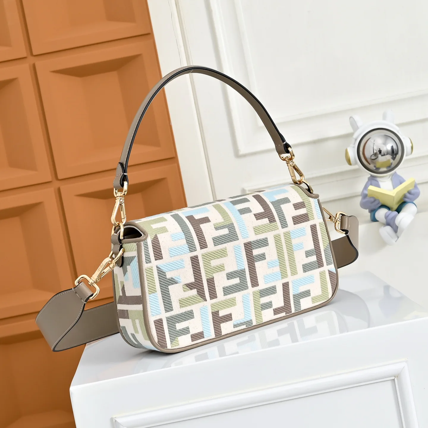 Классические Сумки Женские Fendi 18004261