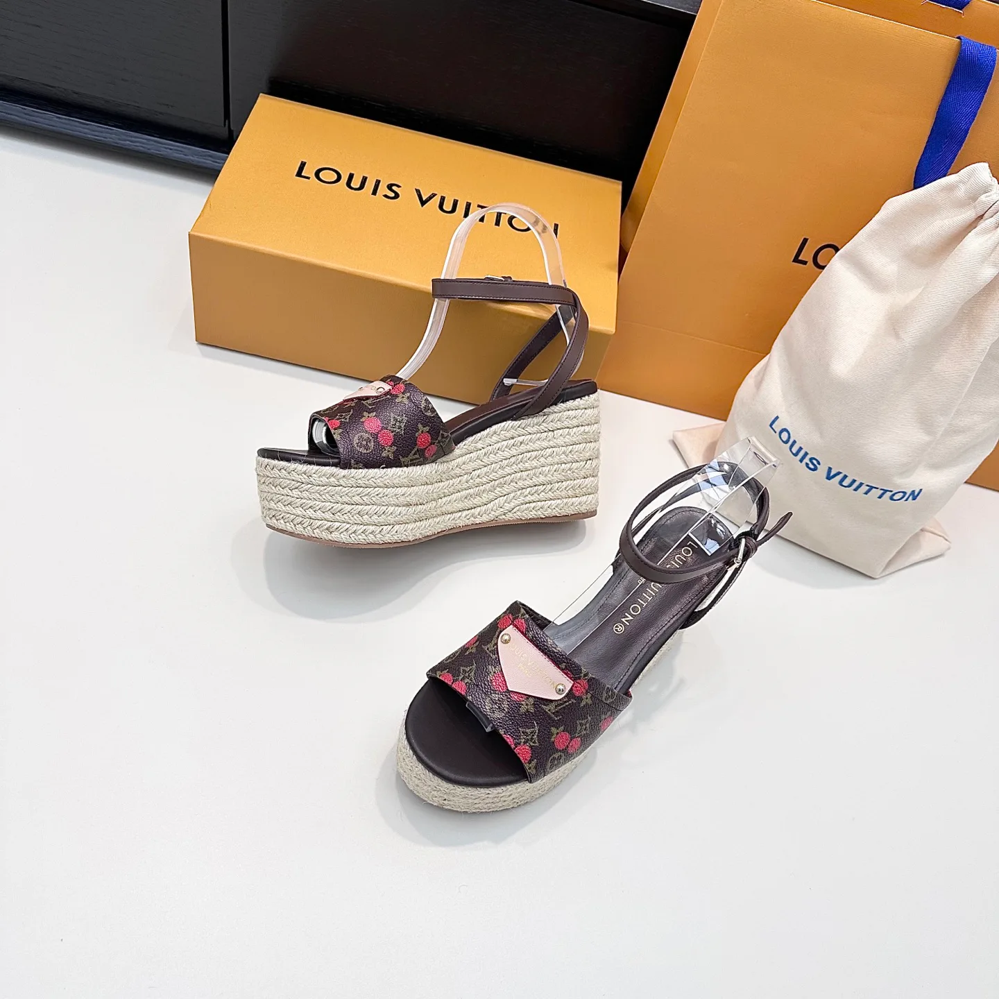 Сандалии Женские Louis Vuitton 11566068