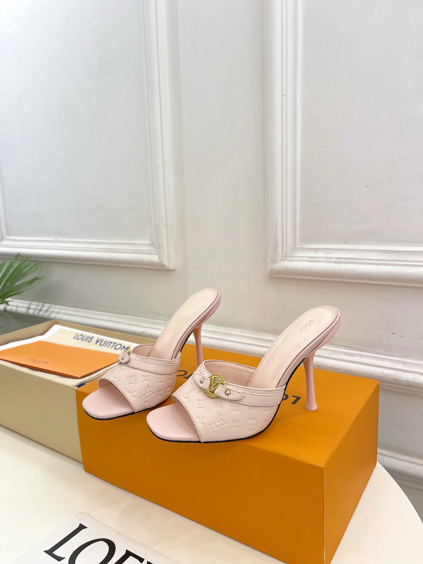 Босоножки Женские Louis Vuitton 496212