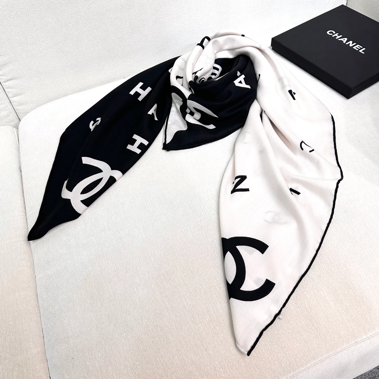 Платки Chanel 18624491