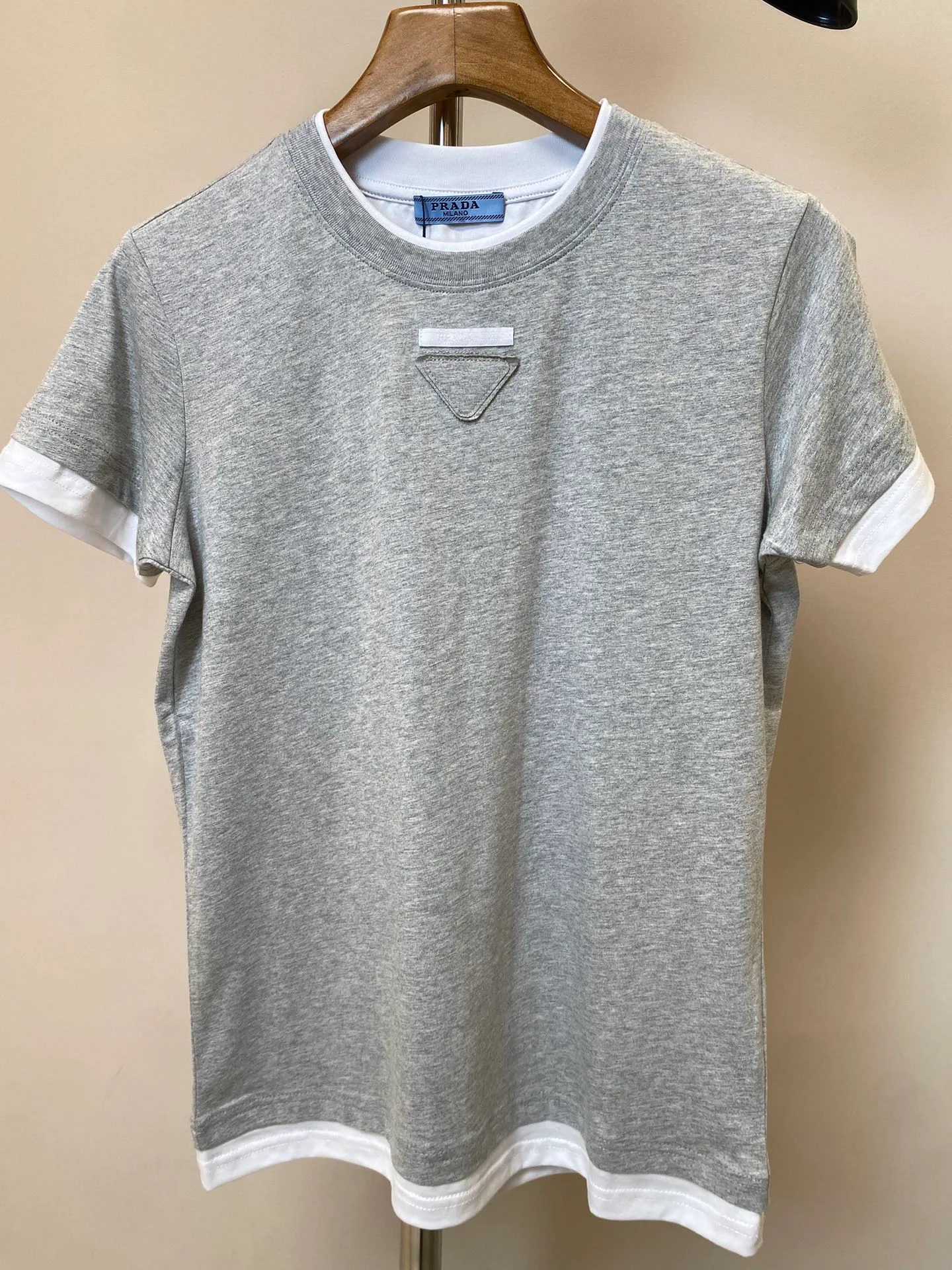 Футболки Женские Prada 11551602