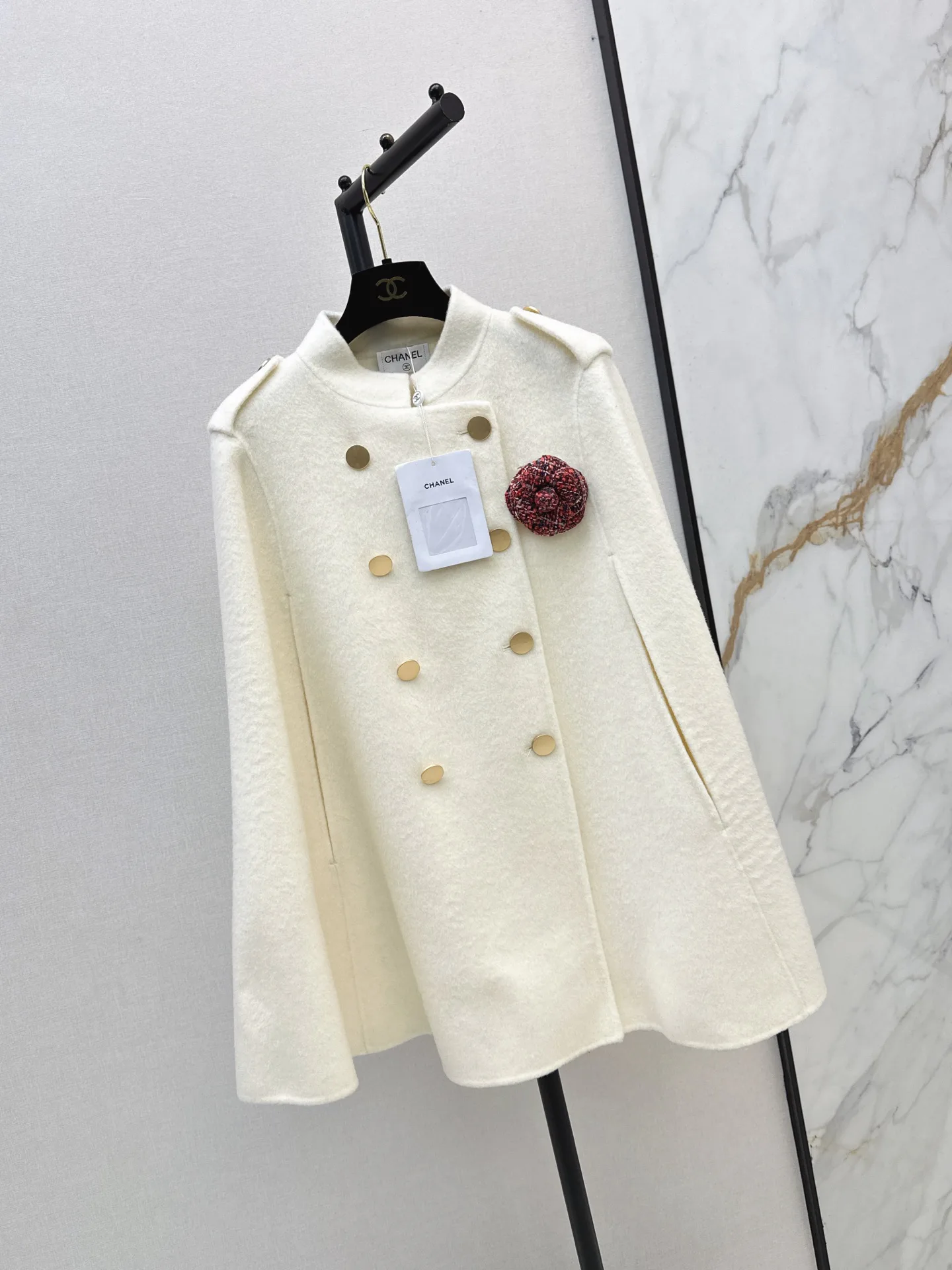 Пальто Женские Chanel 18742650