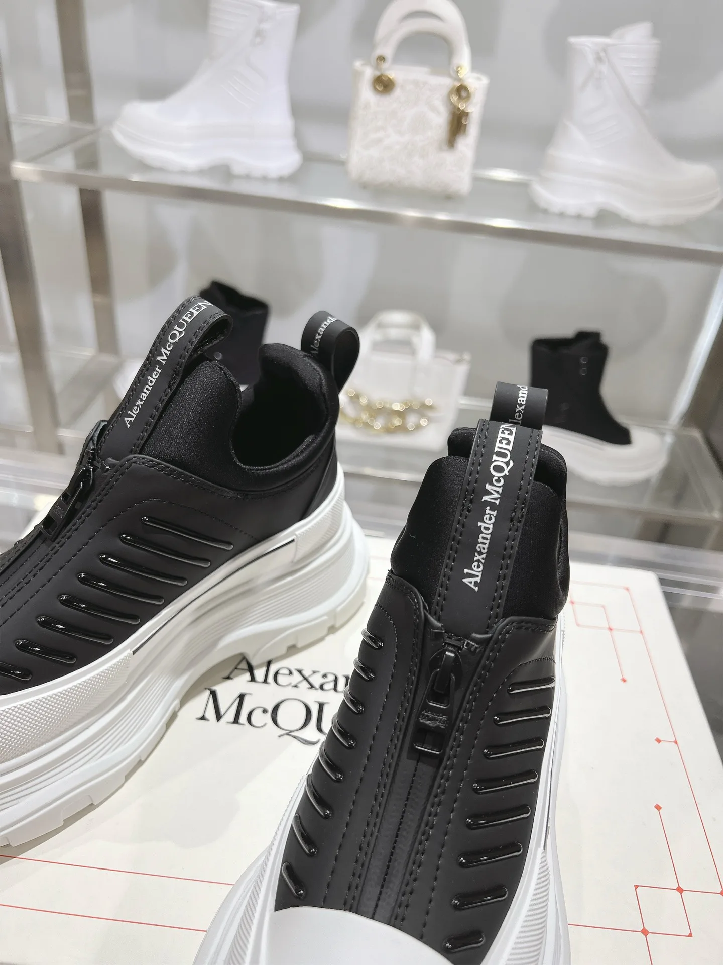 Кроссовки Женские Alexander Mcqueen 18740875