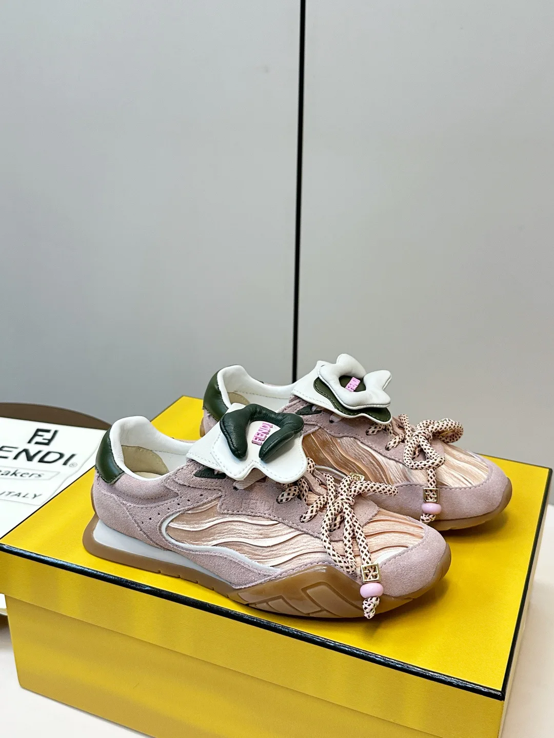 Кроссовки Женские Fendi 12835316